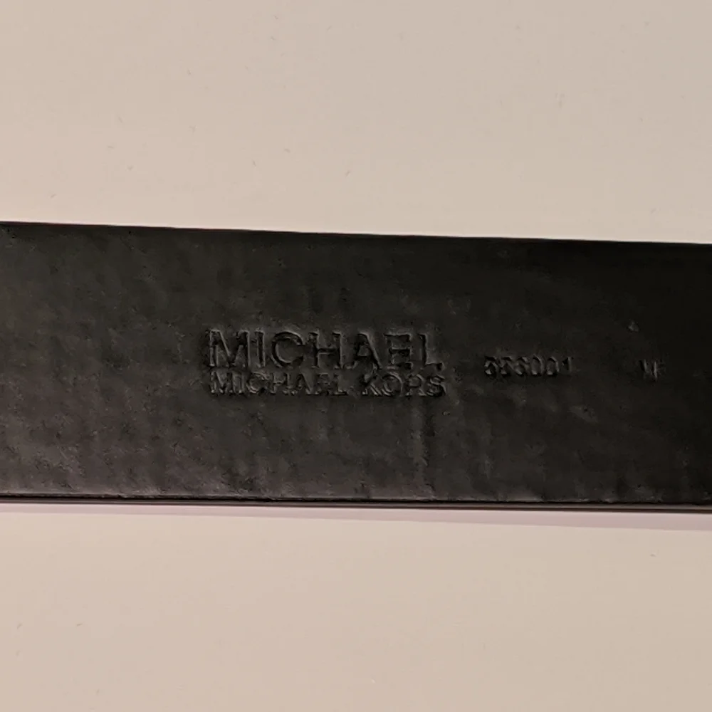 🌿 🛍️ NWT MK Belt (BLK/SLV) - Picture 4 of 4